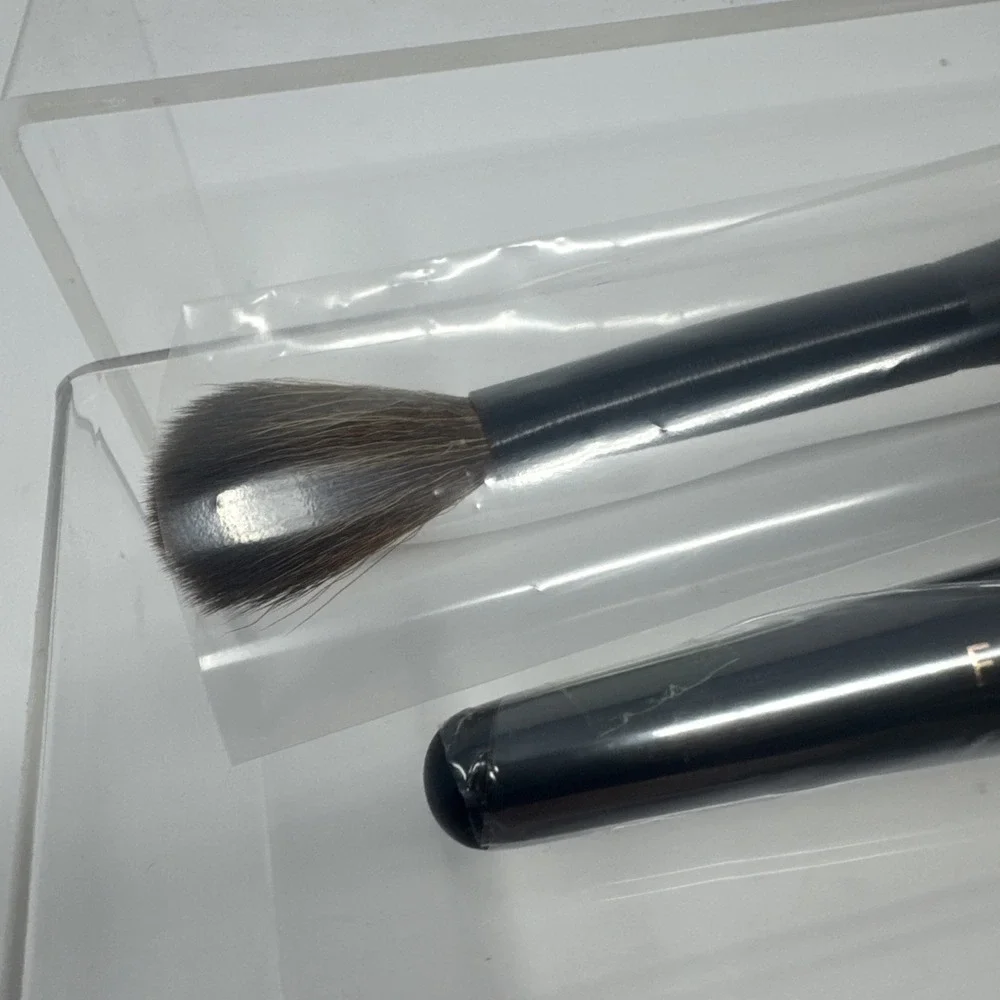 LAWLESS Multi-use‎ Vegan-Friendly Women's Dual Ended Powder & Foundation Brush